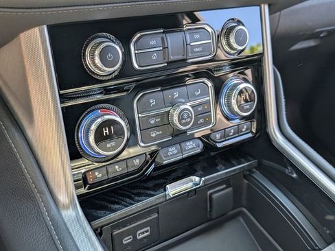 Used 2023 GMC Yukon Denali image 28