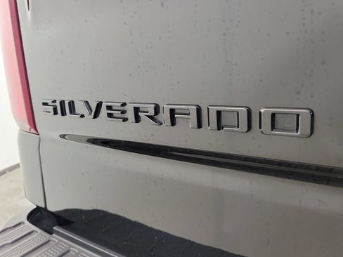 Used 2025 Chevrolet Silverado 1500 High Country w/ Midnight Edition AWD/4WD image 8