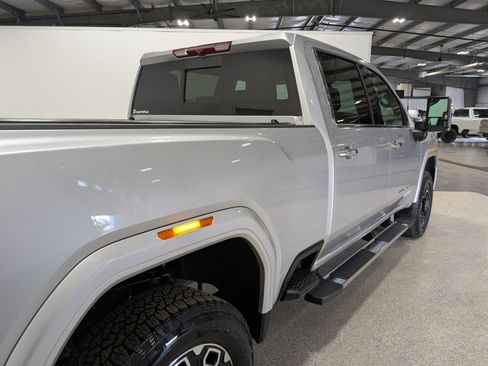 Used 2023 GMC Sierra 2500 Denali AWD/4WD image 3