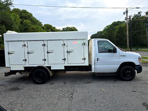 Used 2017 Ford E-450 and Econoline 450 Super Duty w/ Power Windows & Locks Group image 4