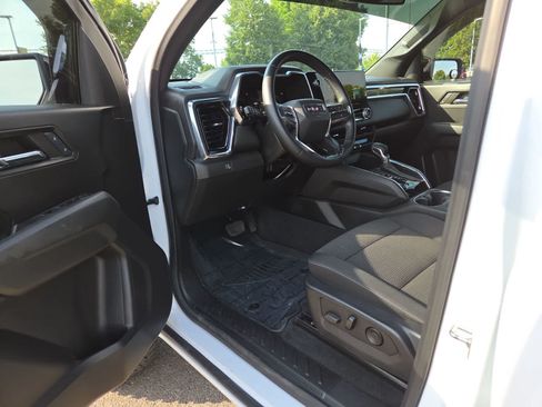 Used 2024 GMC Canyon Elevation w/ Convenience Package RWD image 10