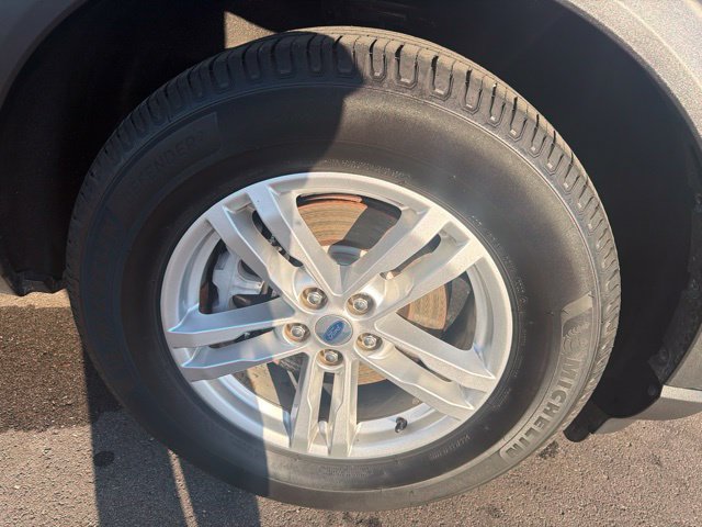 Used 2020 Ford Explorer XLT w/ Equipment Group 202A AWD/4WD image 4