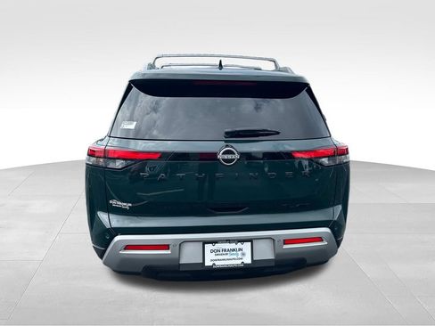 Used 2024 Nissan Pathfinder SL w/ Black Appearance Package AWD/4WD image 4