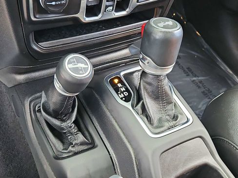 Used 2021 Jeep Wrangler Unlimited Sahara image 31