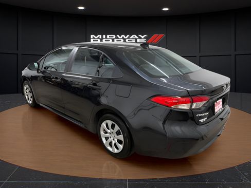 Used 2022 Toyota Corolla LE FWD image 3