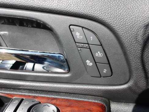 Used 2011 Chevrolet Suburban LT AWD/4WD image 23