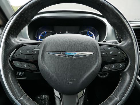 Used 2020 Chrysler Pacifica Limited w/ Advanced Safetytec Group FWD image 25