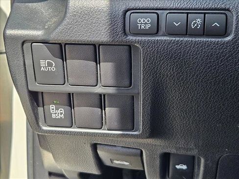 Used 2018 Lexus IS 300 AWD w/ Comfort Package image 13