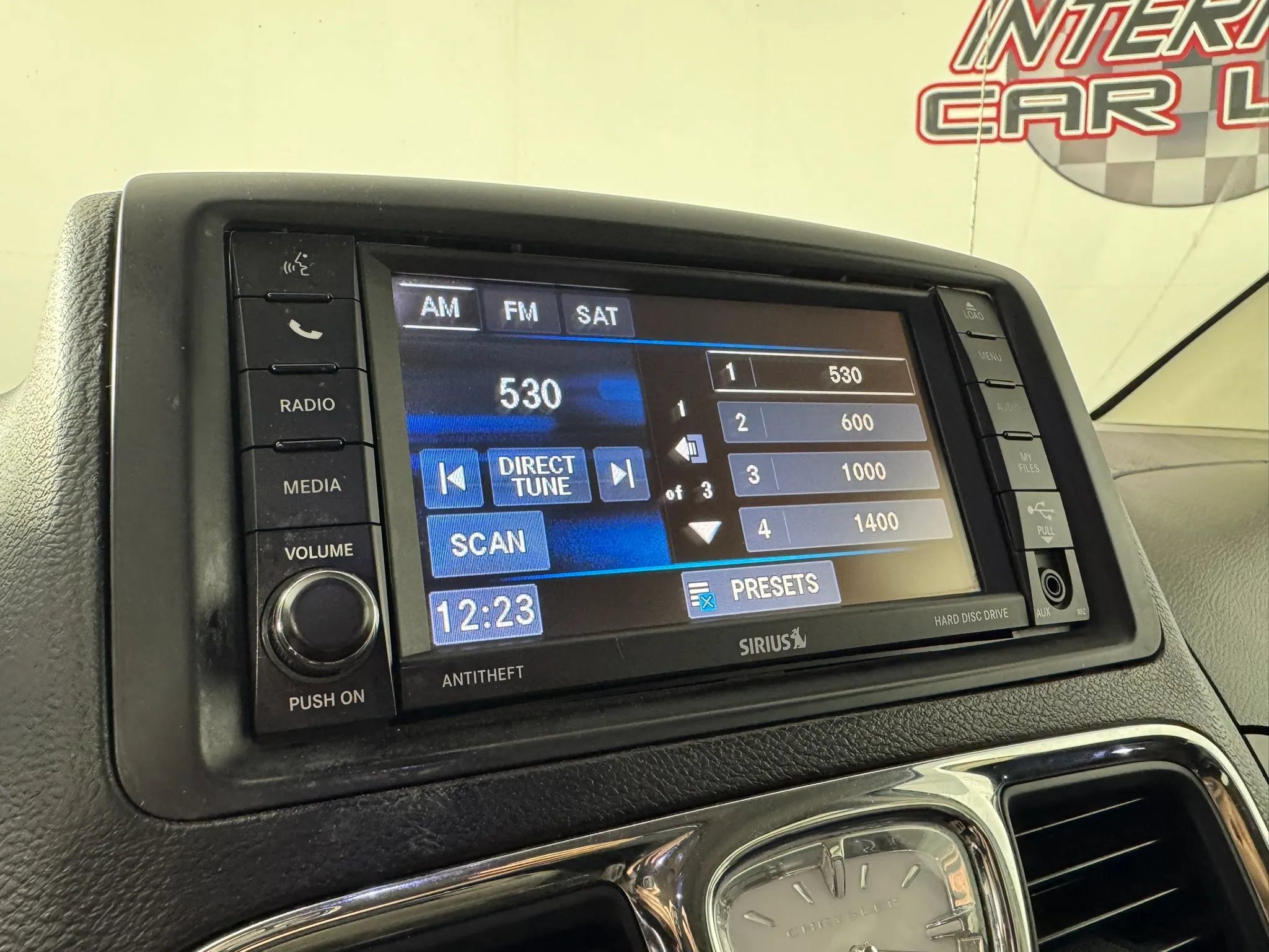 Used 2014 Chrysler Town & Country Touring-L w/ Driver Convenience Group FWD image 18