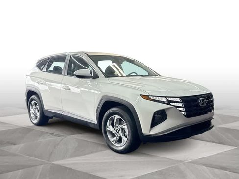Used 2024 Hyundai Tucson SE AWD/4WD image 2