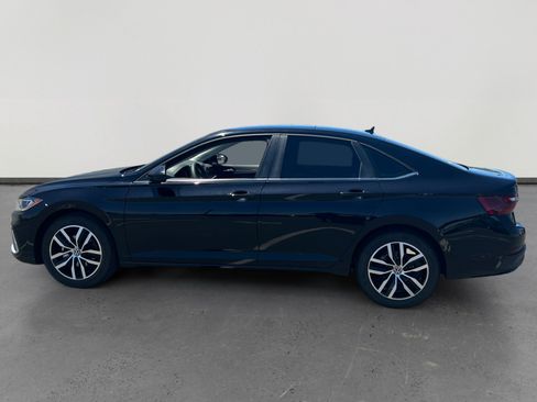 New 2026 Volkswagen Jetta SE FWD image 2