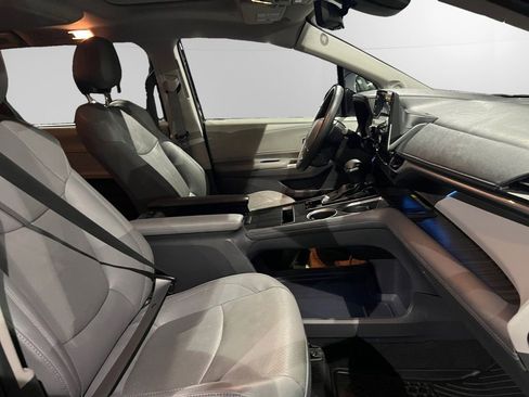 Used 2021 Toyota Sienna Limited image 15