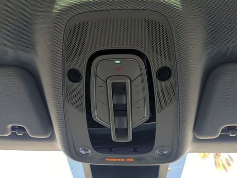 Used 2021 Audi e-tron Premium Plus w/ Premium Plus Package image 25