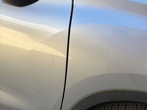 Used 2023 Toyota Highlander XLE image 6