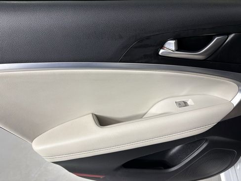 Used 2024 Genesis G70 2.5T image 37