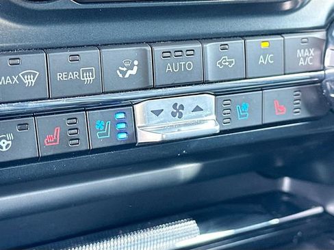 Used 2025 Ford F150 Lariat w/ Equipment Group 502A High AWD/4WD image 21