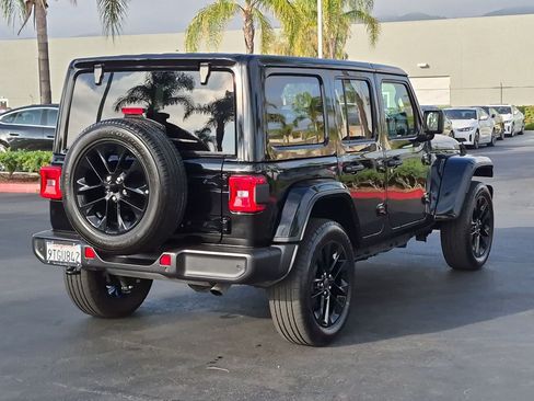 Used 2025 Jeep Wrangler Unlimited Sahara w/ Safety Group AWD/4WD image 10