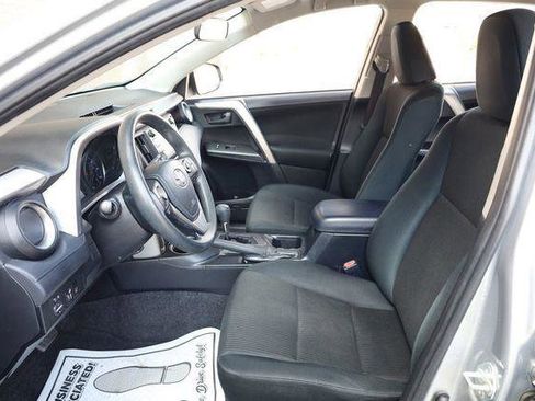 Used 2018 Toyota RAV4 LE image 15