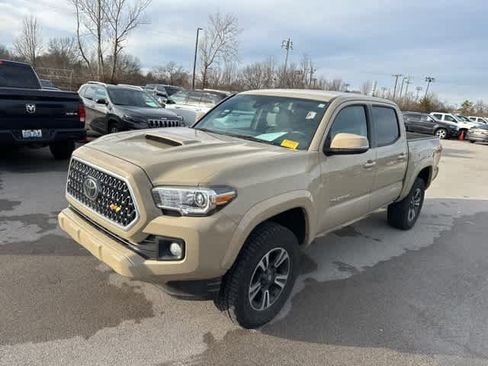 Used 2019 Toyota Tacoma TRD Sport image 12