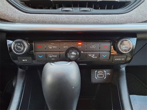 Certified 2024 Jeep Compass Latitude w/ Convenience Group image 6