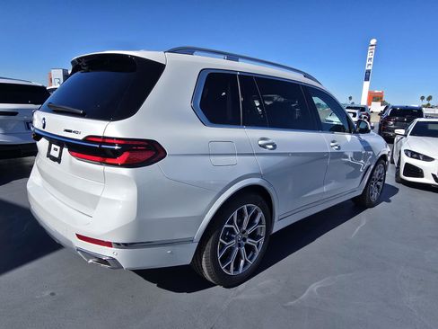 New 2026 BMW X7 xDrive40i w/ Premium Package image 3