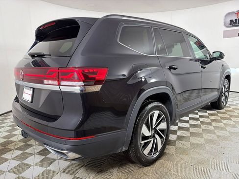 Used 2025 Volkswagen Atlas SE image 3