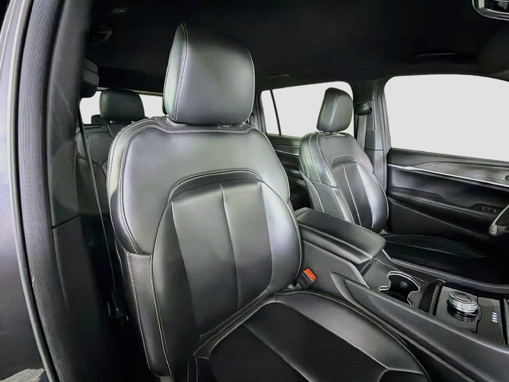Used 2024 Jeep Grand Cherokee L Limited w/ Black Appearance Package RWD image 32