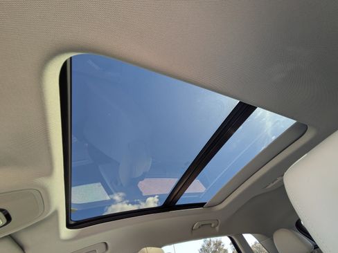 Used 2019 Audi e-tron Prestige w/ Prestige Package image 26