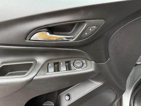 Used 2023 Chevrolet Equinox LT w/ Driver Convenience Package image 14