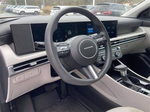 Certified 2025 Hyundai Tucson SE image 14