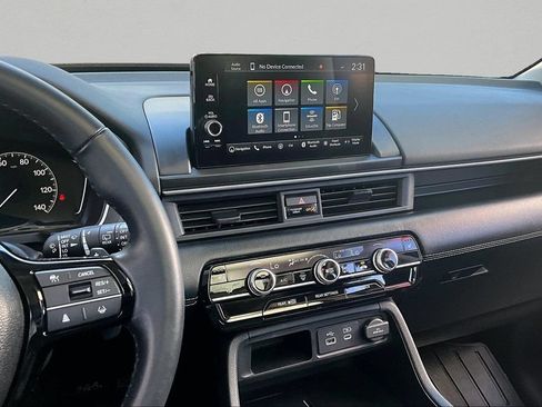 Used 2025 Honda Pilot Touring image 10