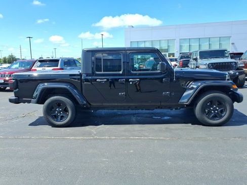 Used 2021 Jeep Gladiator Sport AWD/4WD image 26