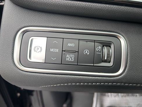 Used 2025 Buick Enclave Preferred w/ Power Package AWD/4WD image 20