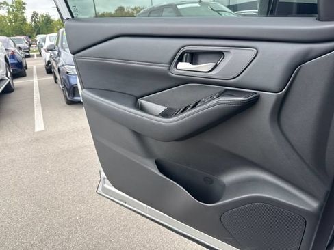 Certified 2024 Nissan Rogue SV w/ SV Premium Package FWD image 12