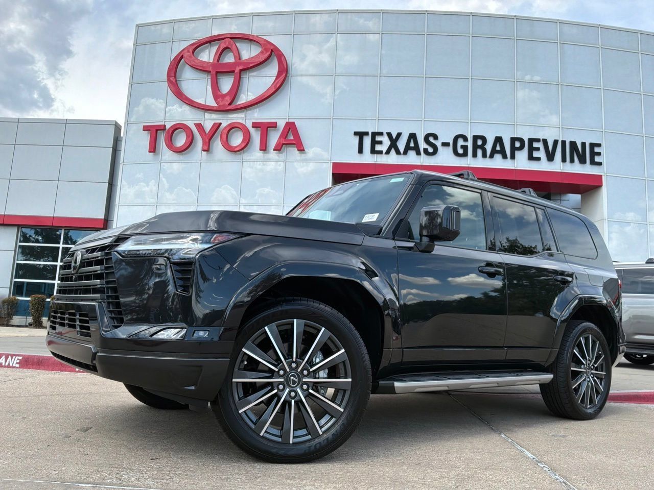 Used 2024 Lexus GX 550 w/ Accessory Package (2T) AWD/4WD image 2