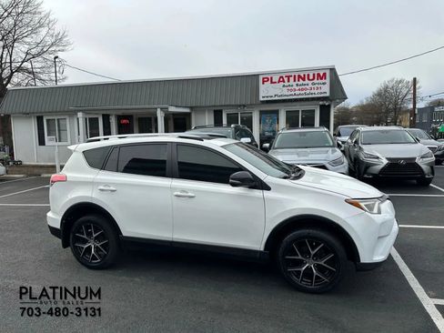 Used 2018 Toyota RAV4 SE w/ Power Extra Value Package image 2