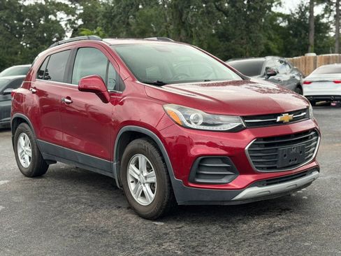 Used 2019 Chevrolet Trax LT w/ LT Convenience Package FWD image 4