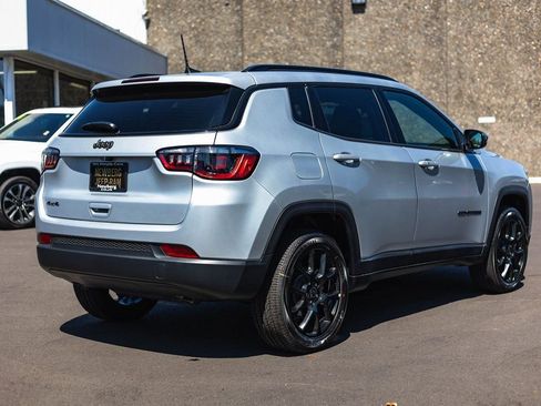 New 2025 Jeep Compass Latitude w/ Sun & Sound Group image 8