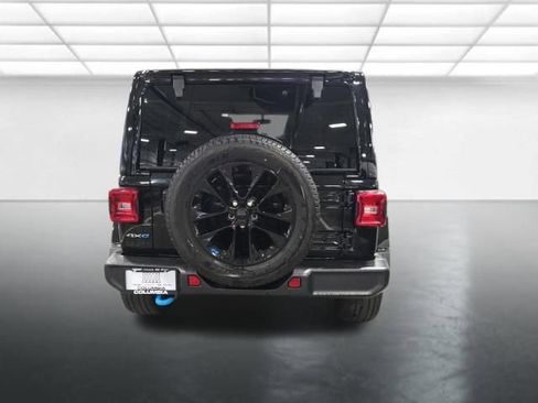 Used 2023 Jeep Wrangler Unlimited Sahara w/ Cold Weather Group AWD/4WD image 6