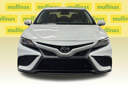 Used 2024 Toyota Camry SE w/ Convenience Package FWD image 6