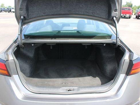 Used 2024 Nissan Altima 2.5 SV FWD image 17