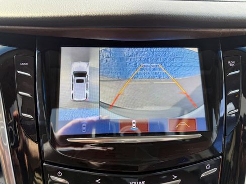 Used 2019 Cadillac Escalade Luxury AWD/4WD image 10