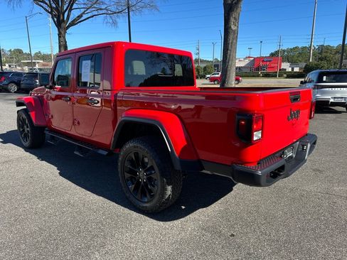 Used 2025 Jeep Gladiator Nighthawk image 9