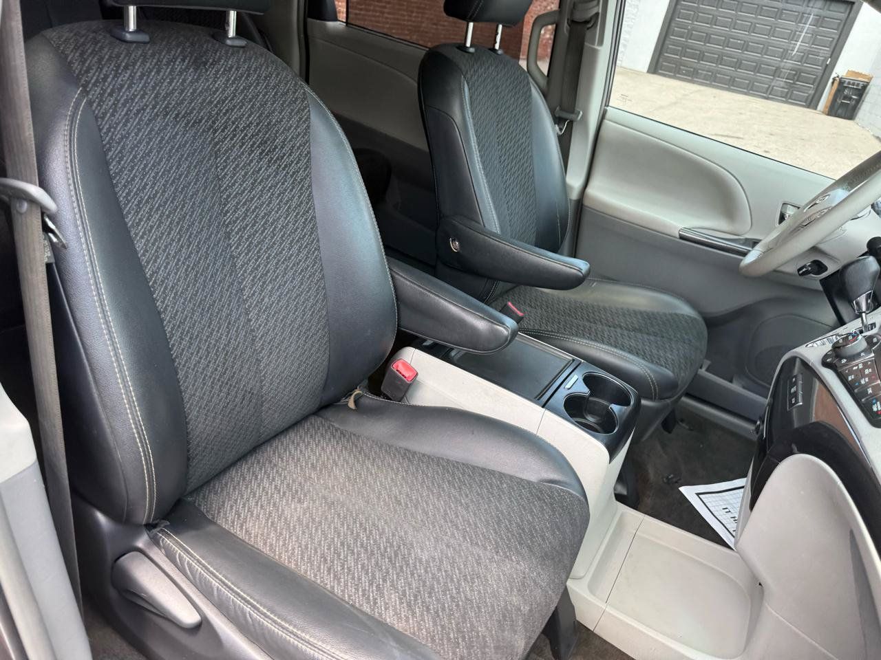 Used 2012 Toyota Sienna SE FWD image 9