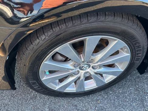 Used 2011 Toyota Avalon Limited FWD image 29