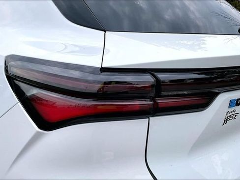 Certified 2024 Chevrolet Equinox EV RS FWD image 28