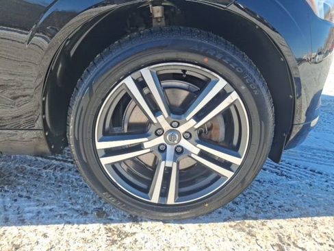 Used 2021 Volvo XC60 T6 Momentum image 35