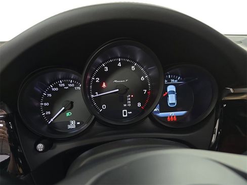 Certified 2025 Porsche Macan Turbo image 15