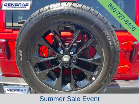 Used 2025 Jeep Wrangler Unlimited Sahara AWD/4WD image 24