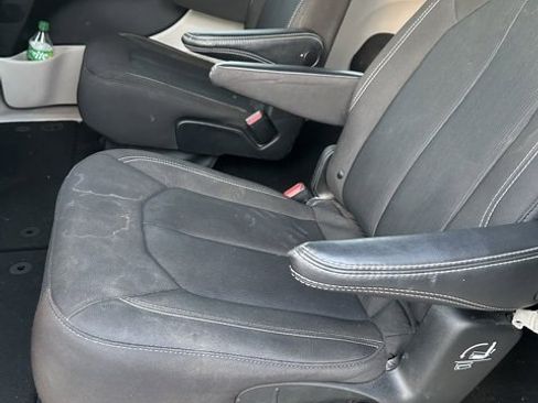 Used 2023 Chrysler Voyager LX image 14